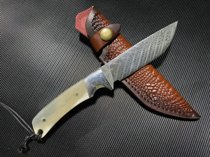 Oscar- Damascus VG10 Hunting Knife