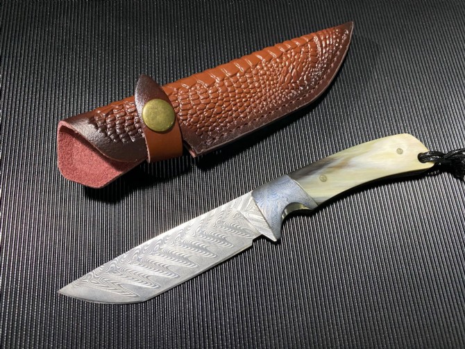 Oscar- Damascus VG10 Hunting Knife