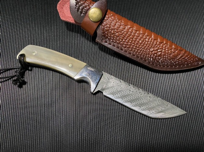 Oscar- Damascus VG10 Hunting Knife