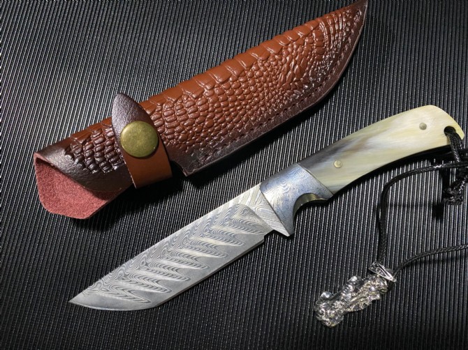 Oscar- Damascus VG10 Hunting Knife