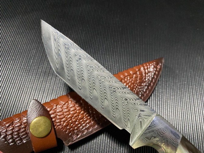 Oscar- Damascus VG10 Hunting Knife