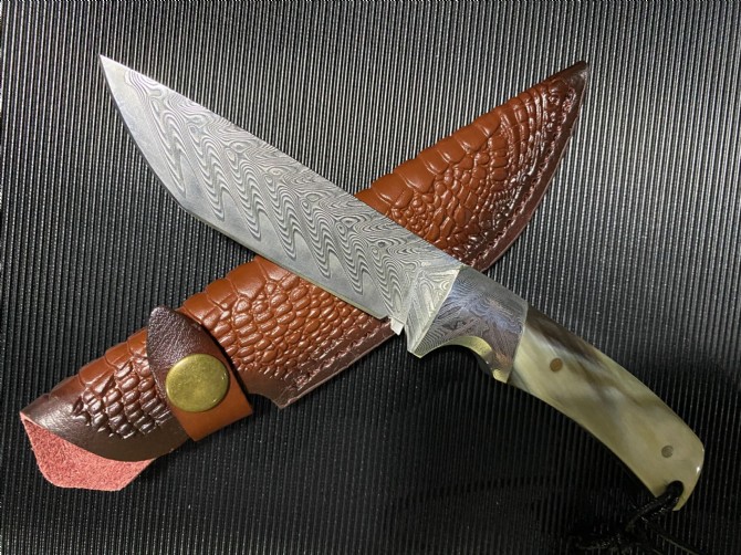 Oscar- Damascus VG10 Hunting Knife