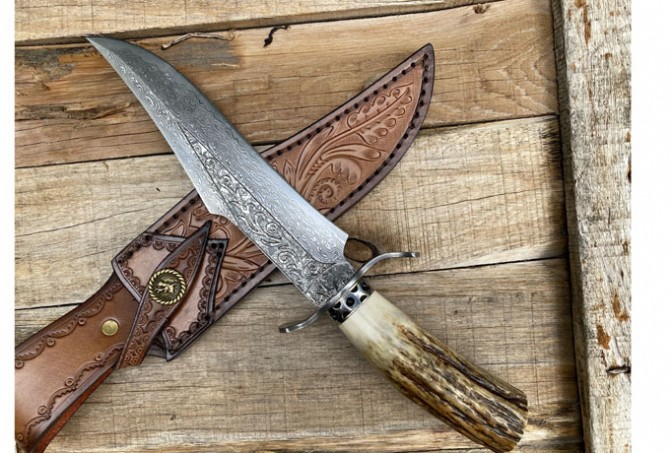 Supreme Wild Antler Damascus Collectible Knife