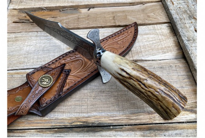 Supreme Wild Antler Damascus Collectible Knife