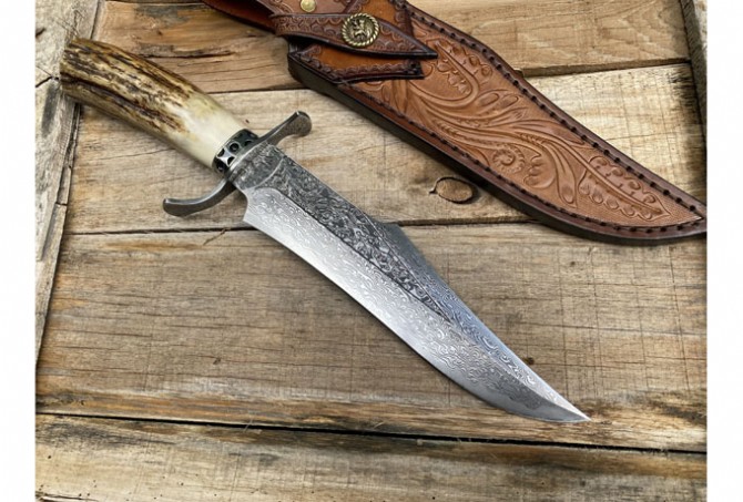 Supreme Wild Antler Damascus Collectible Knife