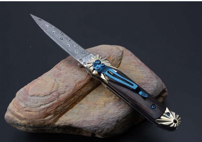 Imported Ruifeng Damascus steel blue spirit ebony handle folding knife