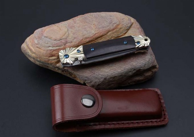 Imported Ruifeng Damascus steel blue spirit ebony handle folding knife