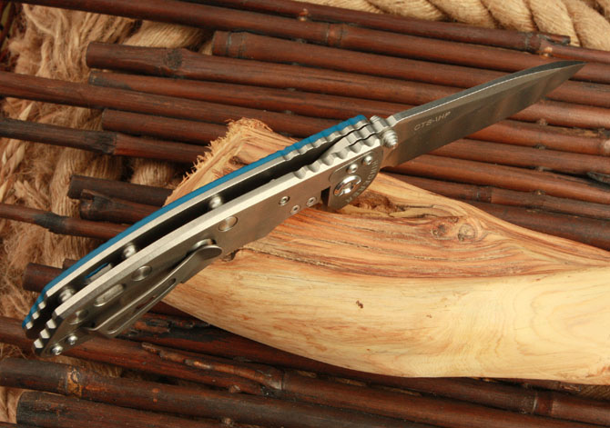 XM-18 (G10 version. Titanium alloy handle. Blue)