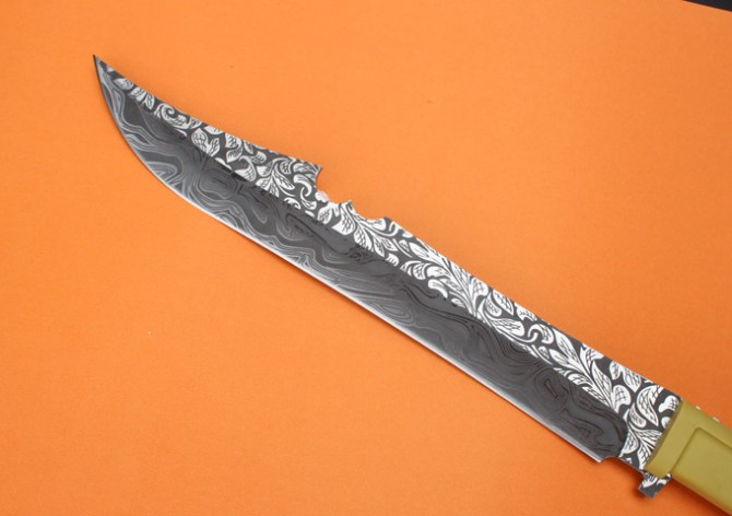 Extreme force - carved straight knife